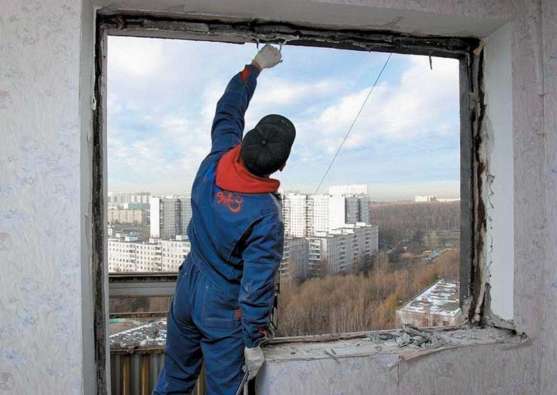 Демонтаж старого остекления балкона Лосино-Петровский
